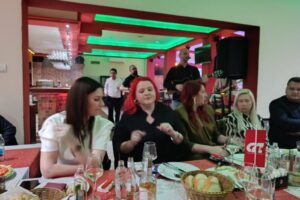 Дружење актив жена